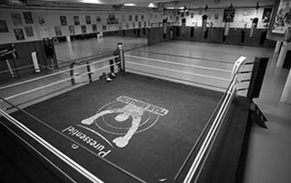 Photo de la salle de boxe française et boxe anglaise.